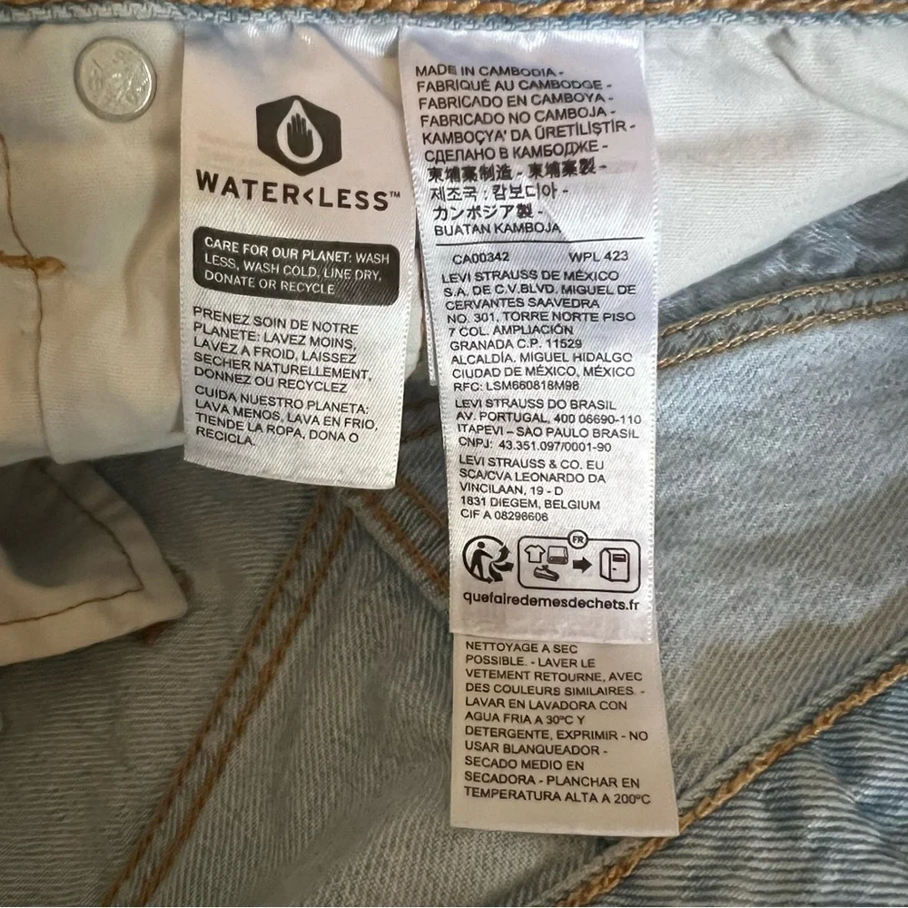 Levi's 501 Light Wash Denim Disttessed Shorts Size W 30